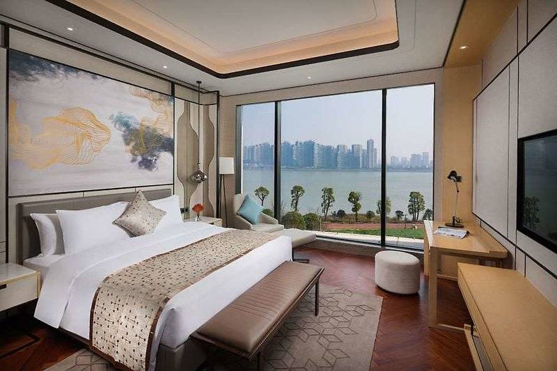 Отель Howard Johnson Yacht Club