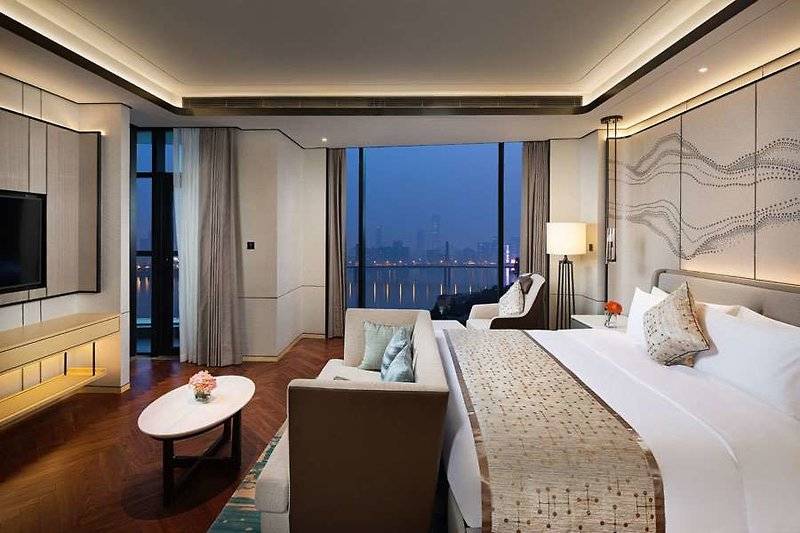 Отель Howard Johnson Yacht Club