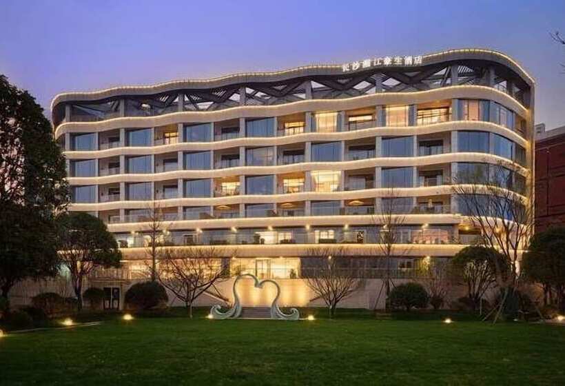 Отель Howard Johnson Yacht Club