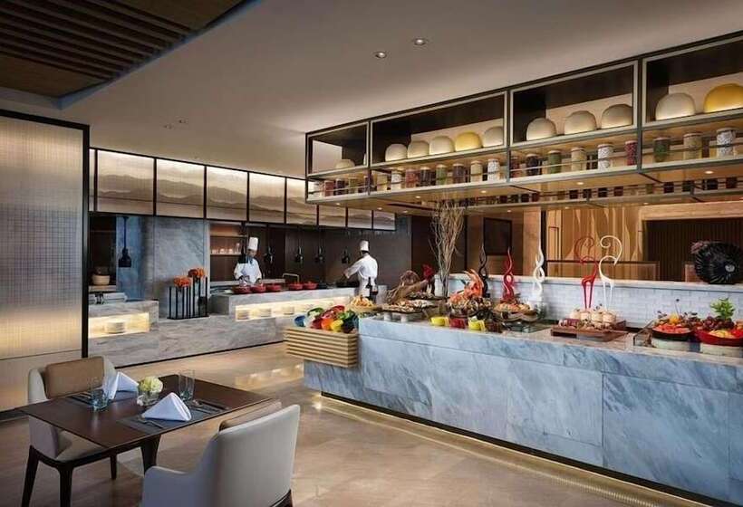 Отель Howard Johnson Yacht Club