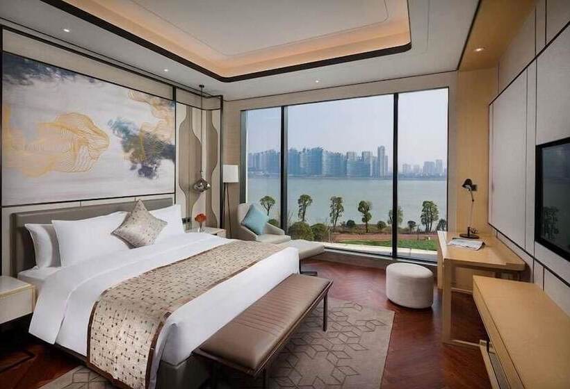 Отель Howard Johnson Yacht Club