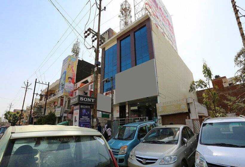 酒店 Oyo 13475 Kn Plaza