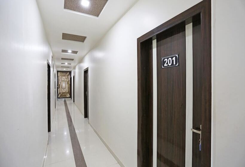 酒店 Oyo 13475 Kn Plaza