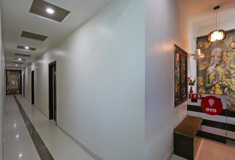 酒店 Oyo 13475 Kn Plaza
