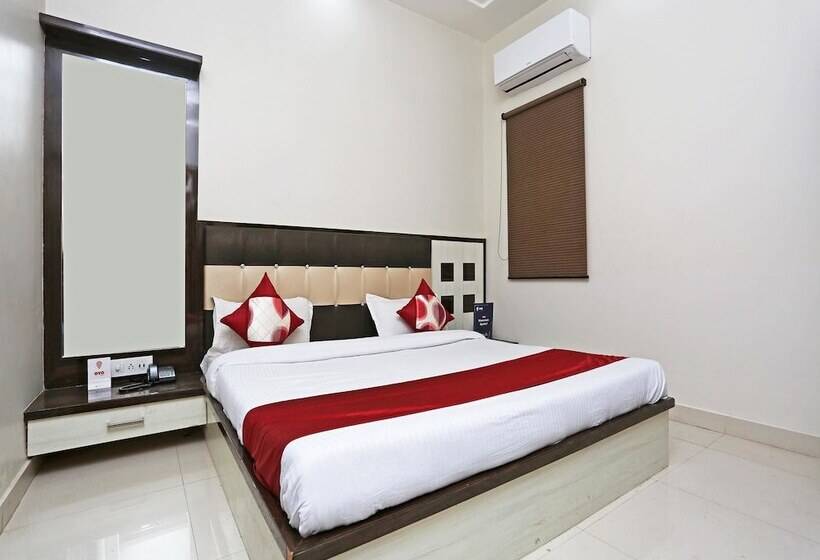 酒店 Oyo 13475 Kn Plaza