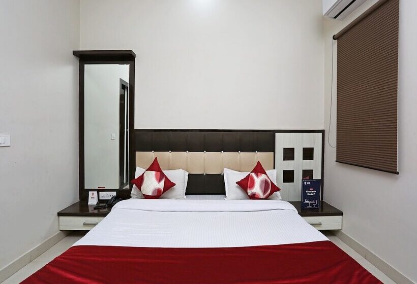 酒店 Oyo 13475 Kn Plaza