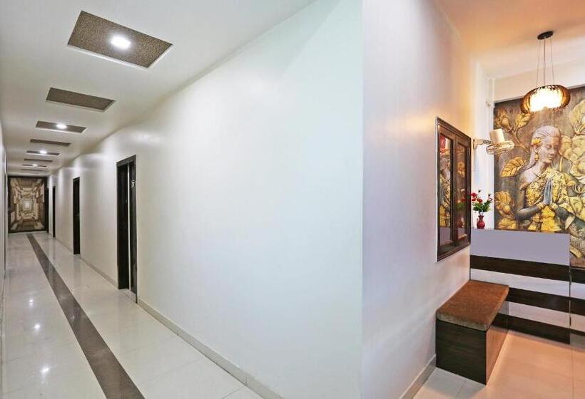 酒店 Oyo 13475 Kn Plaza