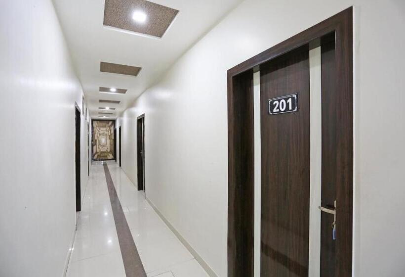 酒店 Oyo 13475 Kn Plaza