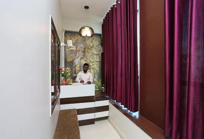 酒店 Oyo 13475 Kn Plaza