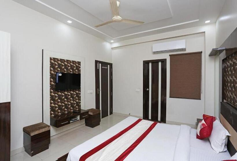 酒店 Oyo 13475 Kn Plaza