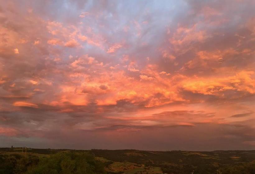 בית מלון כפרי Purple Haze Eco Lodge