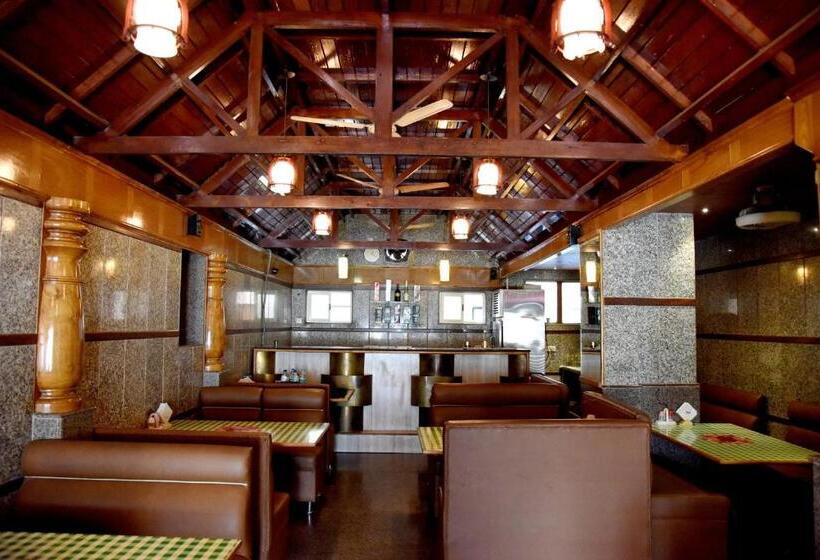 فندق Sharada International