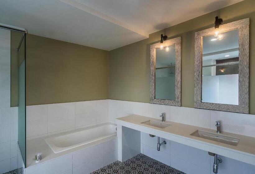 Treasures Hotel And Suites