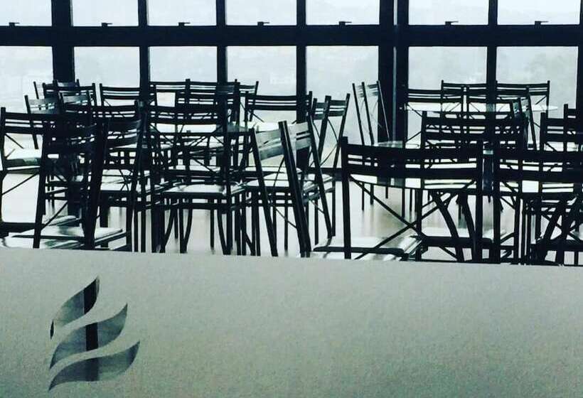 Отель Village Plaza