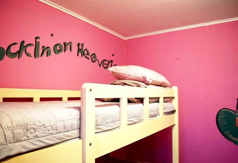 Sumsum Guest House   Hostel