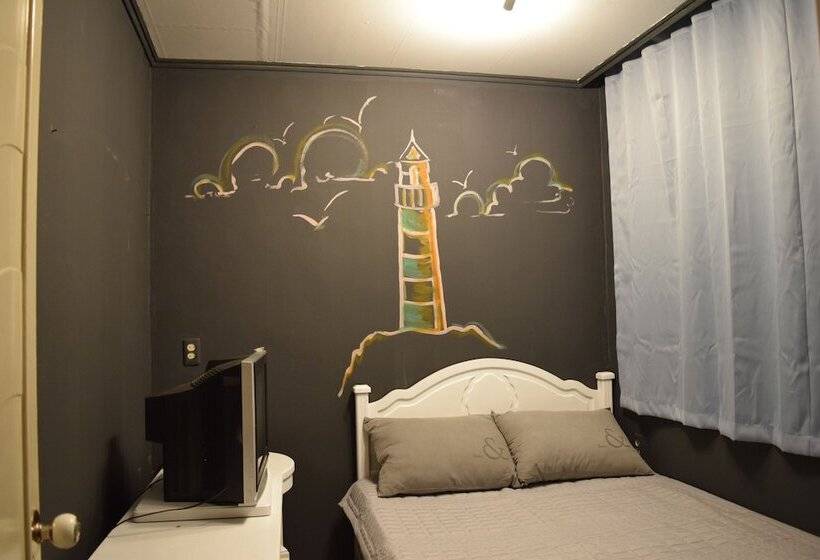 Sumsum Guest House   Hostel