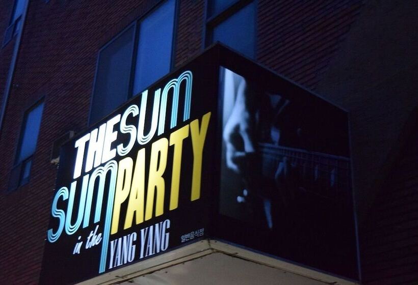 Sumsum Guest House   Hostel