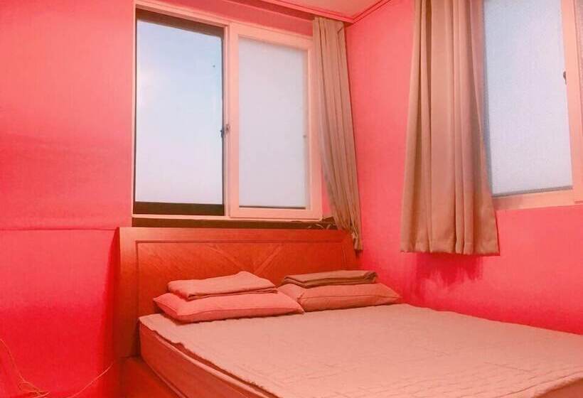 Sumsum Guest House   Hostel