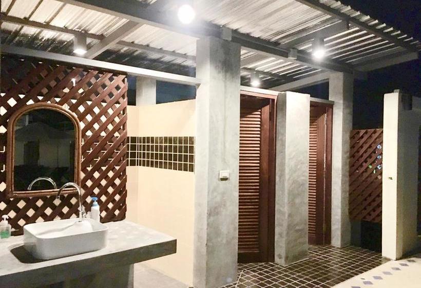 The Corner Transit Hostel