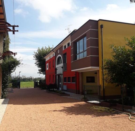 مبيت وإفطار Dolce Vita Lovely Suites