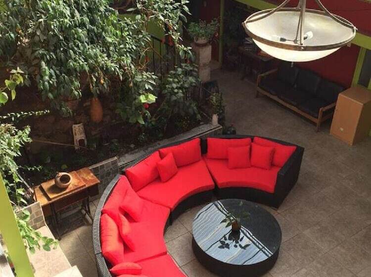 Blacky Hostel And Apartments