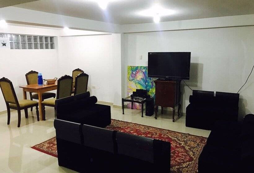 Blacky Hostel And Apartments