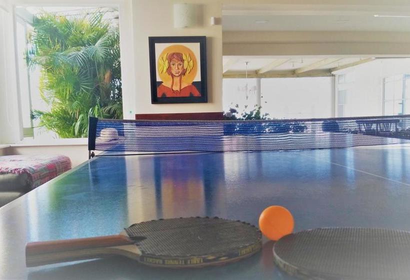 Alevines Playa El Emir Hostel & Suites