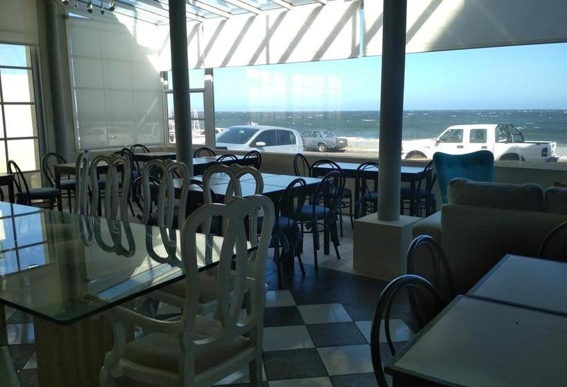 Alevines Playa El Emir Hostel & Suites