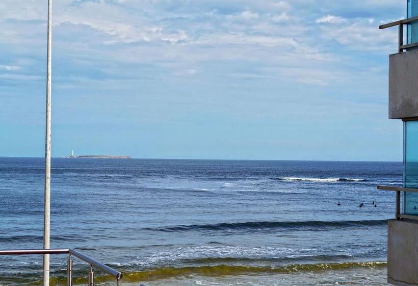 Alevines Playa El Emir Hostel & Suites