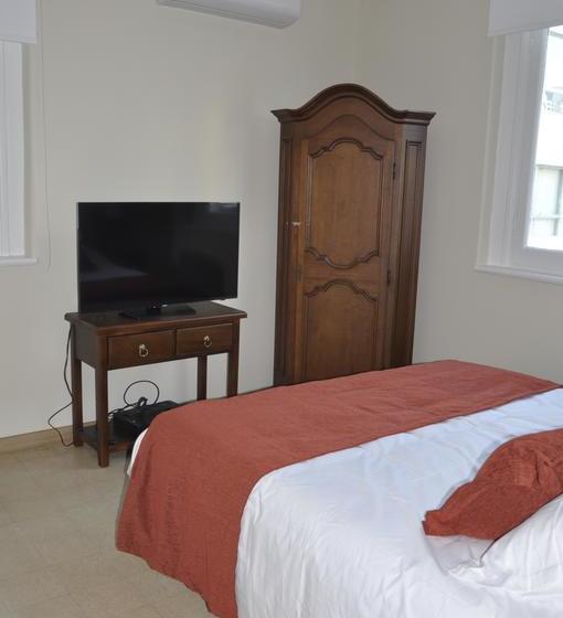 Alevines Playa El Emir Hostel & Suites