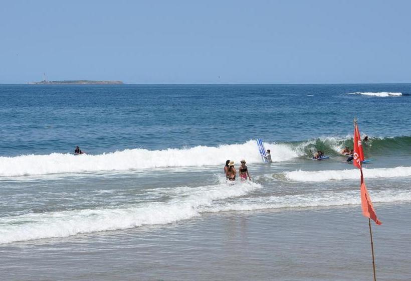 Alevines Playa El Emir Hostel & Suites