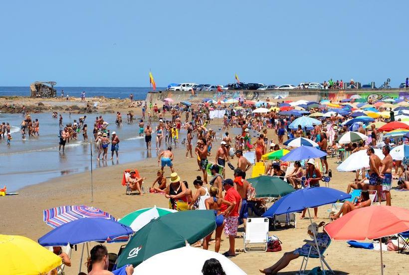 Alevines Playa El Emir Hostel & Suites