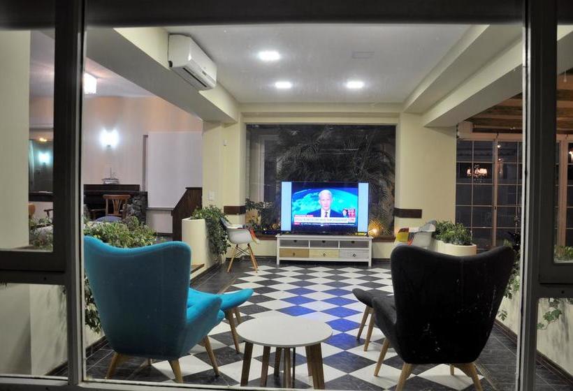 Alevines Playa El Emir Hostel & Suites