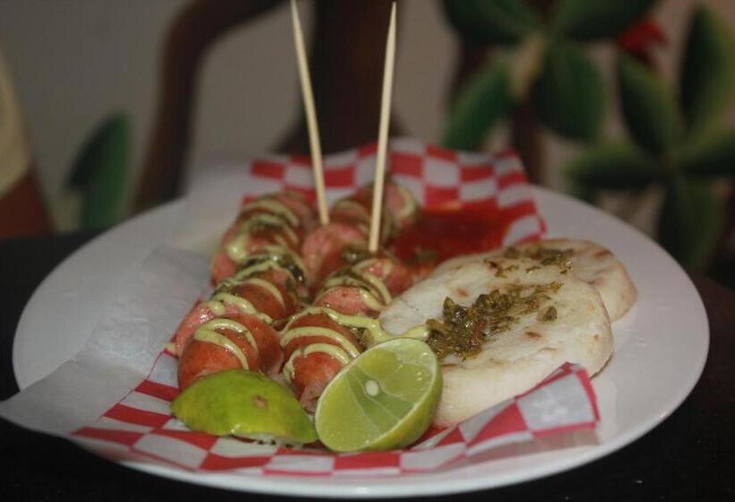 Hostel La Antigua Capsula