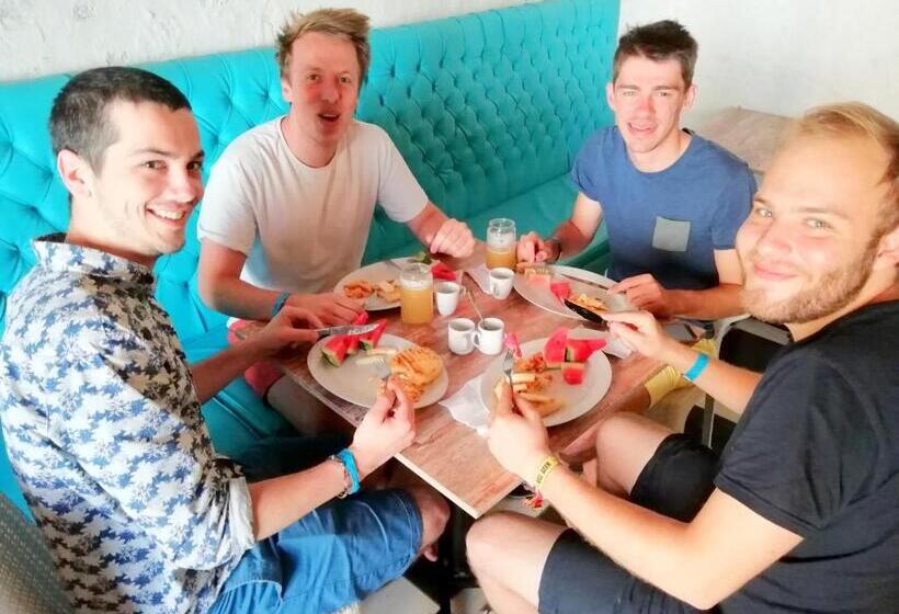 Hostel La Antigua Capsula