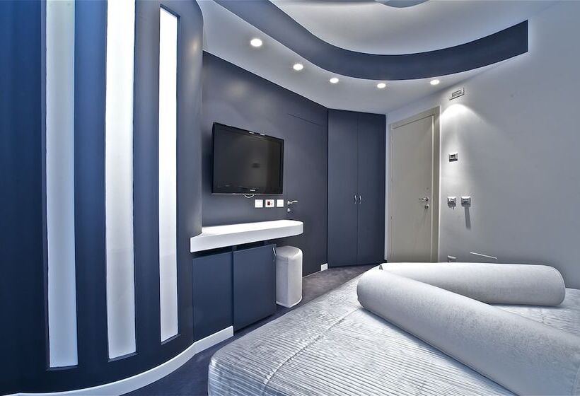 هتل Design Suite Tirano