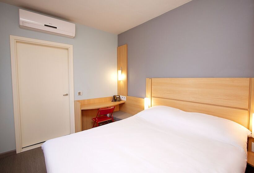 Отель Ibis Montenegro