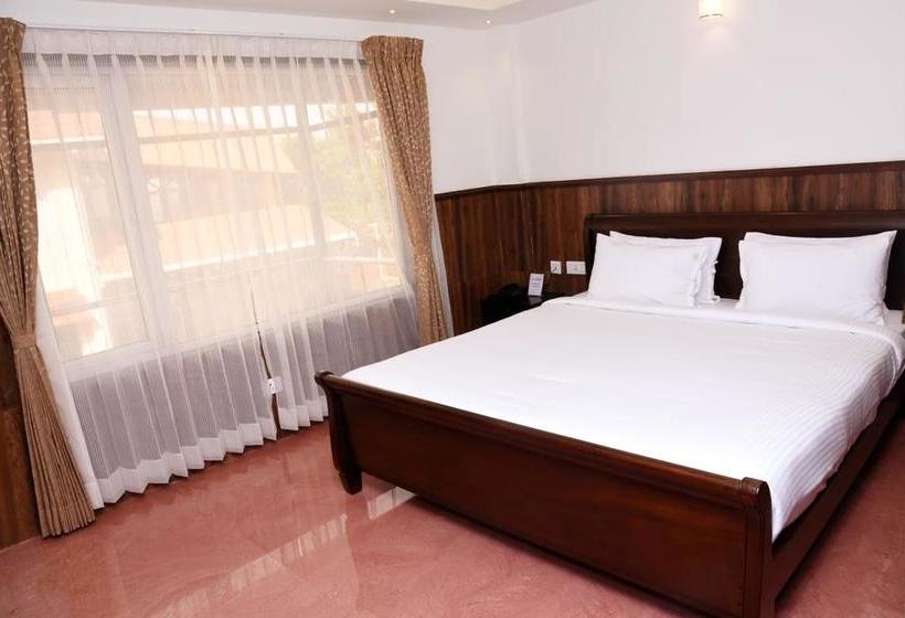 Отель Lakshmi Holiday Inn