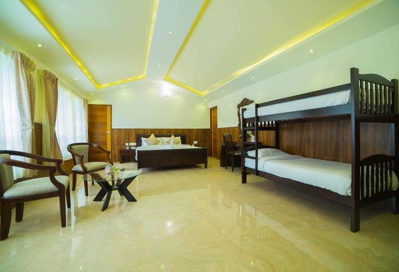 Отель Lakshmi Holiday Inn