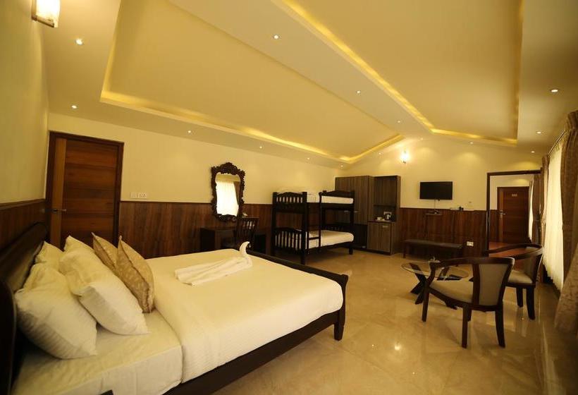 Отель Lakshmi Holiday Inn