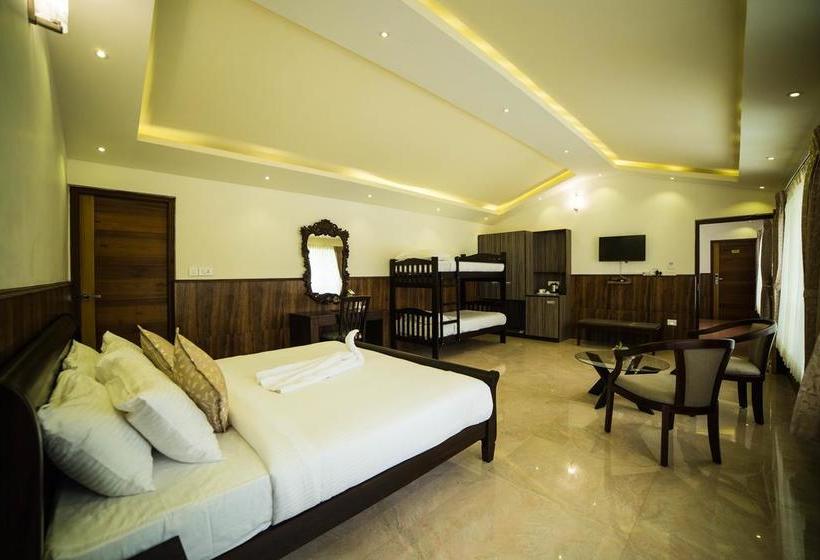 Отель Lakshmi Holiday Inn