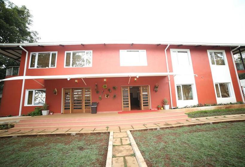 Отель Lakshmi Holiday Inn