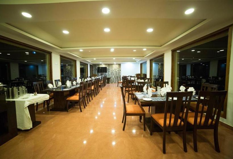 Отель Lakshmi Holiday Inn