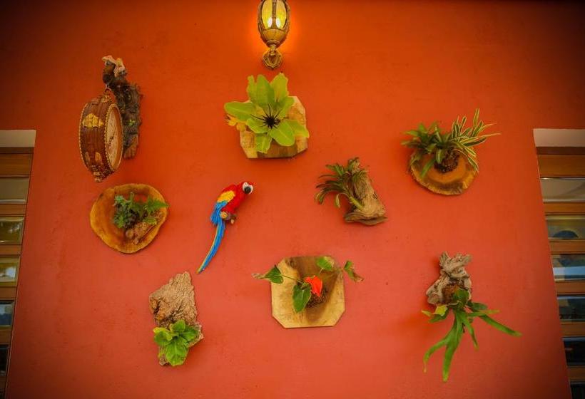 Отель Lakshmi Holiday Inn