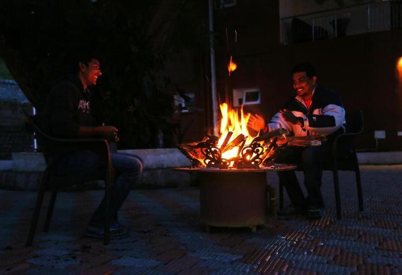 Отель Lakshmi Holiday Inn