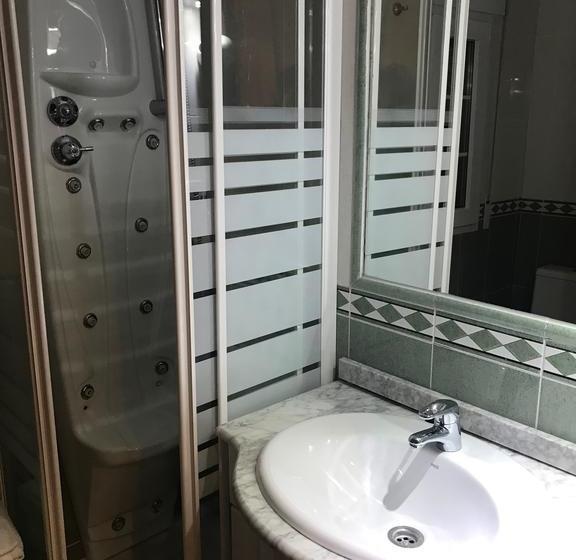 هتل Los Leones, El Más Cercano A Warner