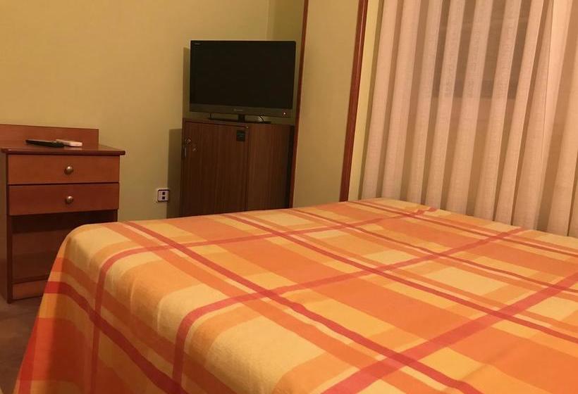 هتل Los Leones, El Más Cercano A Warner