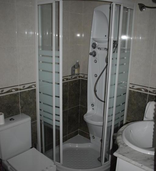 هتل Los Leones, El Más Cercano A Warner