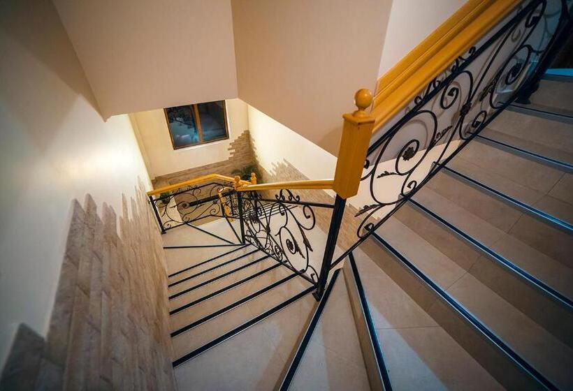 בית מלון כפרי Royal House