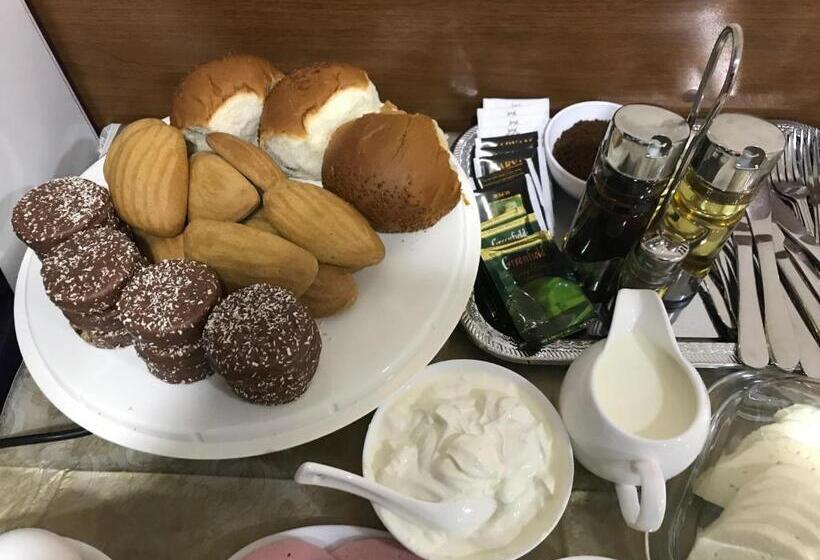 בית מלון כפרי Royal House